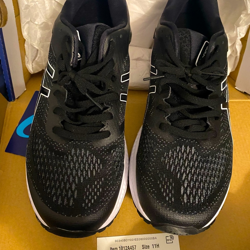 ASICS Gel-Kayano 26 women’s 11.5 black - like new